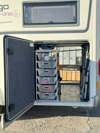 carthago-chic-c-line-i-49-2-enkle-senger-senkeseng-alde-2-x-aircondition-inverter-solcelle-diesel-2015-big-12