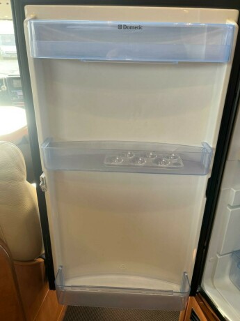 carthago-chic-c-line-i-49-2-enkle-senger-senkeseng-alde-2-x-aircondition-inverter-solcelle-diesel-2015-big-58