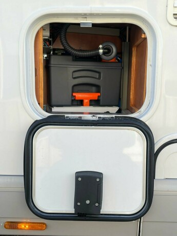 carthago-chic-c-line-i-49-2-enkle-senger-senkeseng-alde-2-x-aircondition-inverter-solcelle-diesel-2015-big-10