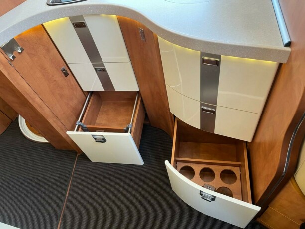 carthago-chic-c-line-i-49-2-enkle-senger-senkeseng-alde-2-x-aircondition-inverter-solcelle-diesel-2015-big-50