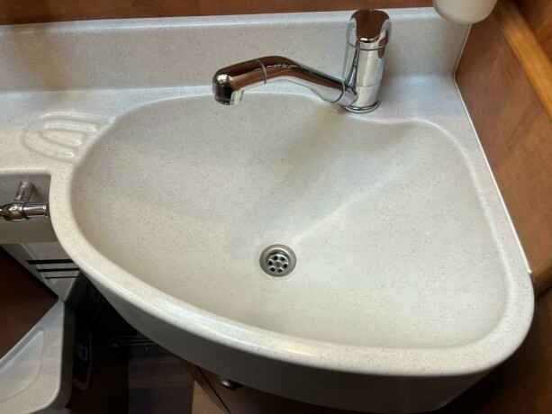 carthago-chic-c-line-i-49-2-enkle-senger-senkeseng-alde-2-x-aircondition-inverter-solcelle-diesel-2015-big-67