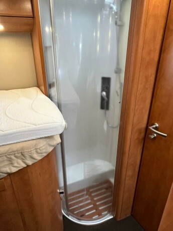 carthago-chic-c-line-i-49-2-enkle-senger-senkeseng-alde-2-x-aircondition-inverter-solcelle-diesel-2015-big-74