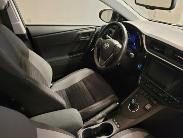 toyota-auris-elektrisitetbensin-2016-big-15