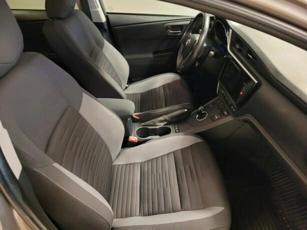 toyota-auris-elektrisitetbensin-2016-big-16