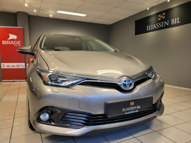 toyota-auris-elektrisitetbensin-2016-big-10