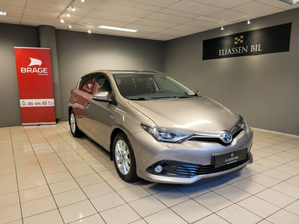 toyota-auris-elektrisitetbensin-2016-big-11