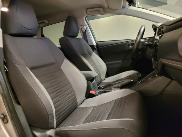 toyota-auris-elektrisitetbensin-2016-big-13