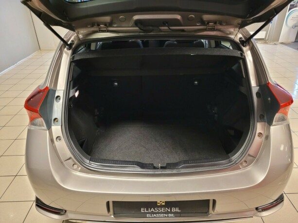 toyota-auris-elektrisitetbensin-2016-big-19