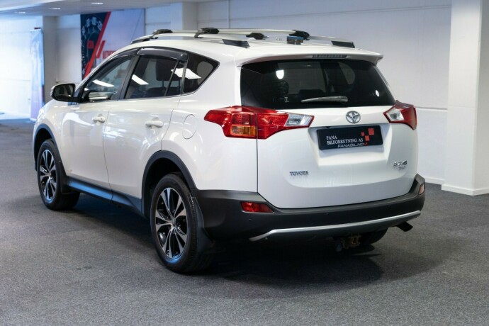 toyota-rav4-bensin-2015-big-1