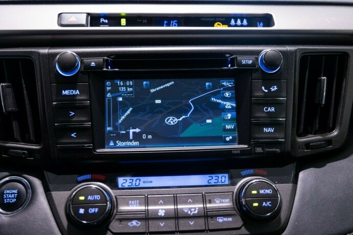 toyota-rav4-bensin-2015-big-15