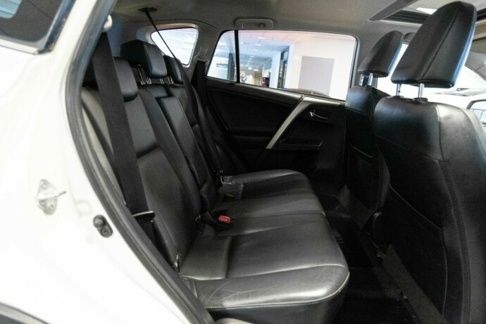 toyota-rav4-bensin-2015-big-9