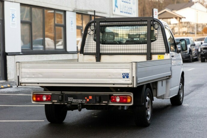 volkswagen-transporter-diesel-2014-big-2