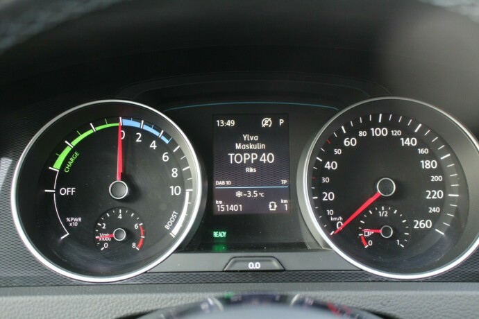 volkswagen-golf-elektrisitetbensin-2017-big-10