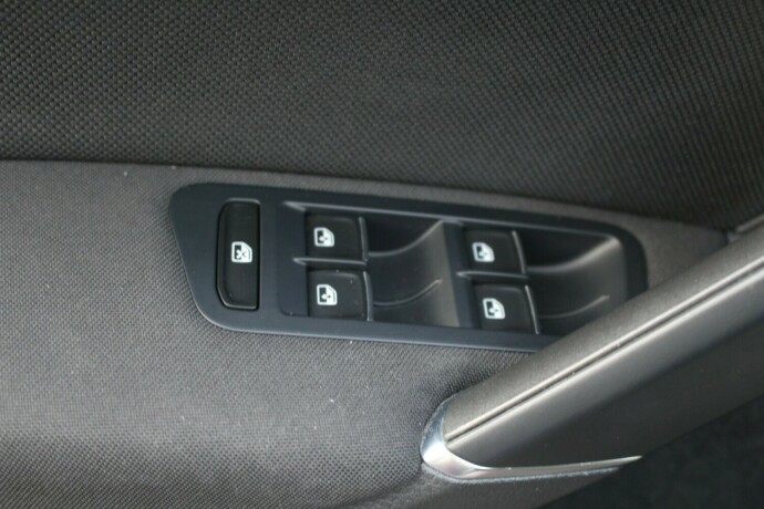 volkswagen-golf-elektrisitetbensin-2017-big-9