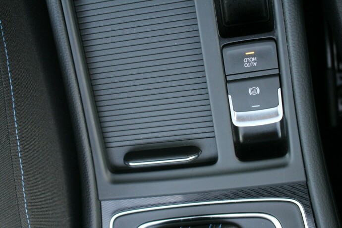 volkswagen-golf-elektrisitetbensin-2017-big-16