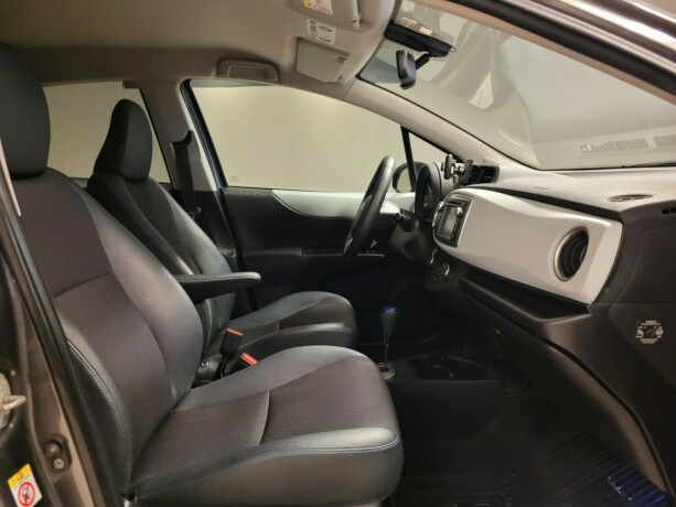 toyota-yaris-elektrisitetbensin-2014-big-11