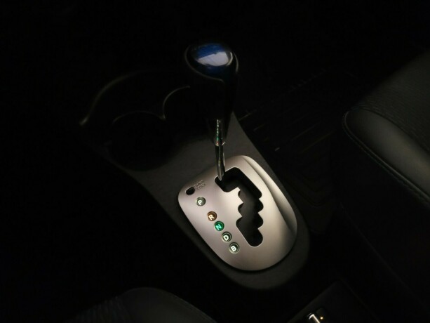 toyota-yaris-elektrisitetbensin-2014-big-22