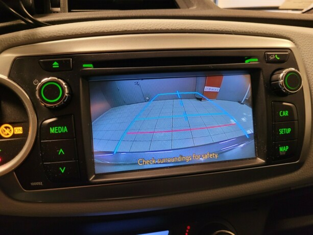 toyota-yaris-elektrisitetbensin-2014-big-23