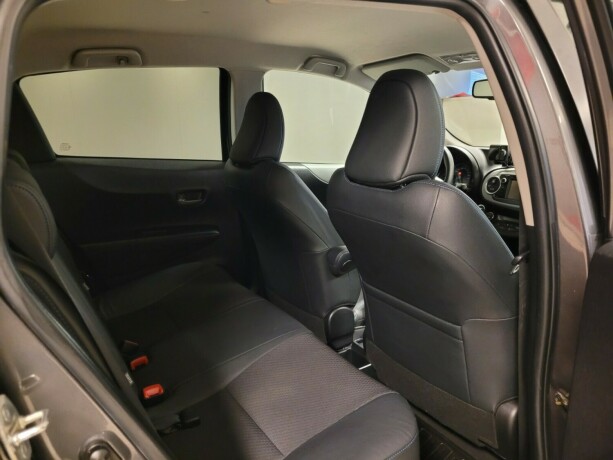 toyota-yaris-elektrisitetbensin-2014-big-16