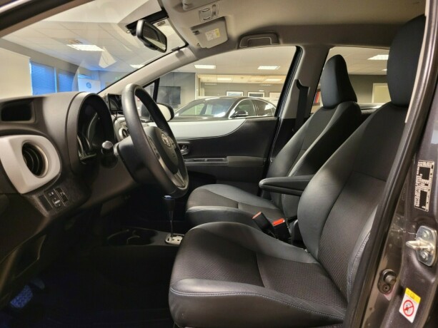 toyota-yaris-elektrisitetbensin-2014-big-19