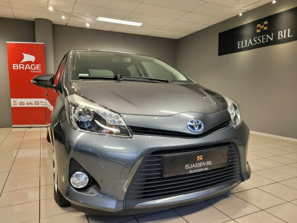 toyota-yaris-elektrisitetbensin-2014-big-9