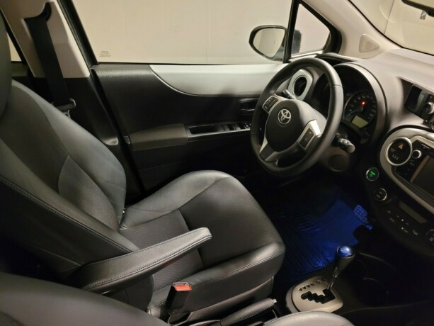 toyota-yaris-elektrisitetbensin-2014-big-14