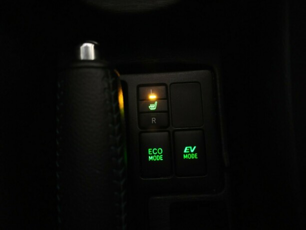 toyota-yaris-elektrisitetbensin-2014-big-21