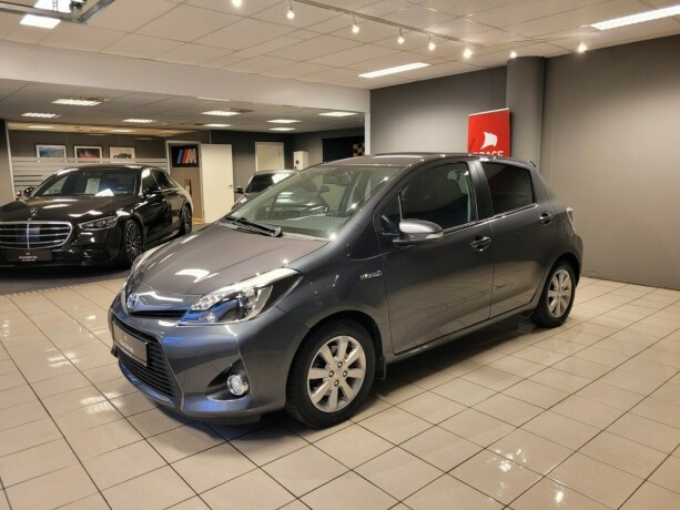 toyota-yaris-elektrisitetbensin-2014-big-7