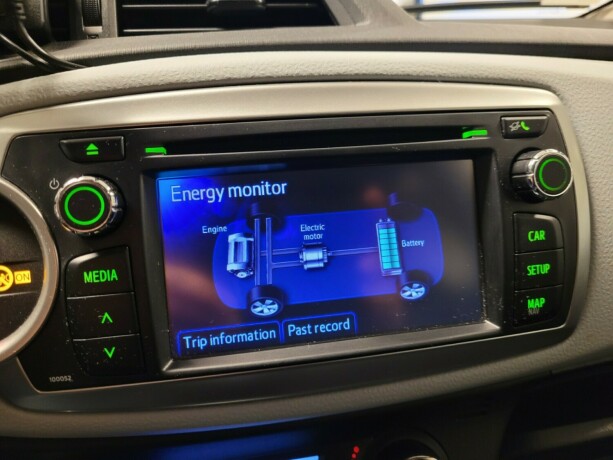 toyota-yaris-elektrisitetbensin-2014-big-25