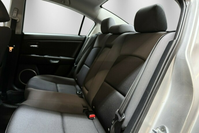 mazda-3-bensin-2008-big-15