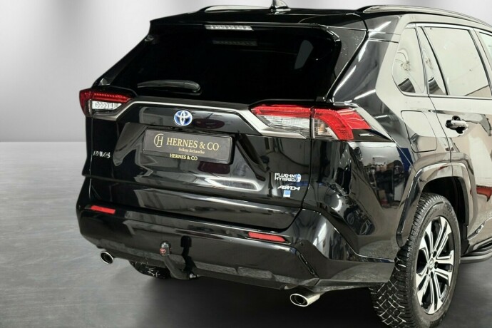 toyota-rav4-plug-in-petrol-2022-big-6