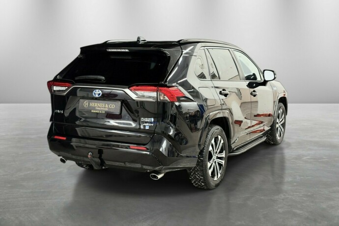 toyota-rav4-plug-in-petrol-2022-big-5
