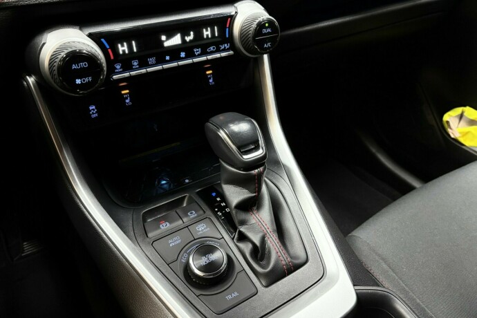 toyota-rav4-plug-in-petrol-2022-big-23