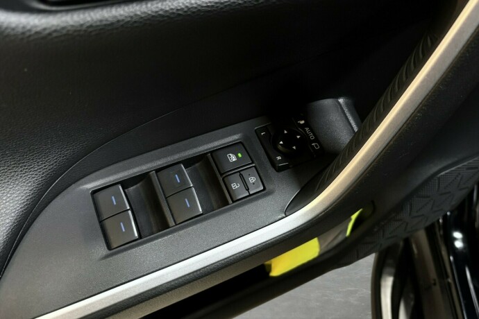 toyota-rav4-plug-in-petrol-2022-big-15