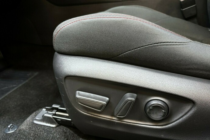 toyota-rav4-plug-in-petrol-2022-big-14