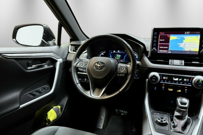 toyota-rav4-plug-in-petrol-2022-big-16