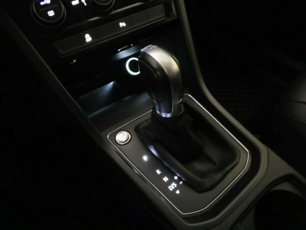 volkswagen-touran-diesel-2017-big-24