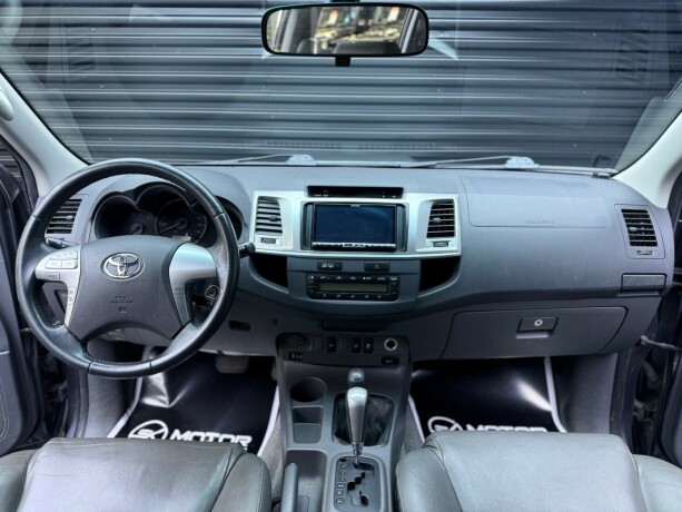toyota-hilux-diesel-2011-big-10