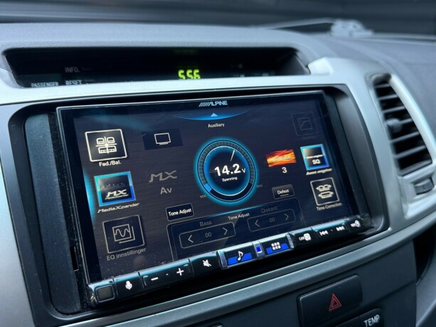 toyota-hilux-diesel-2011-big-19