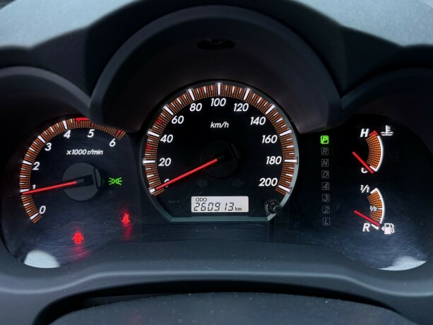 toyota-hilux-diesel-2011-big-17