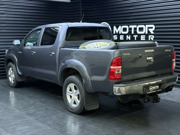 toyota-hilux-diesel-2011-big-1