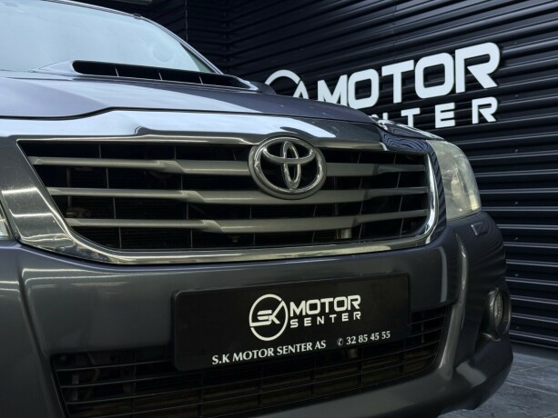 toyota-hilux-diesel-2011-big-4