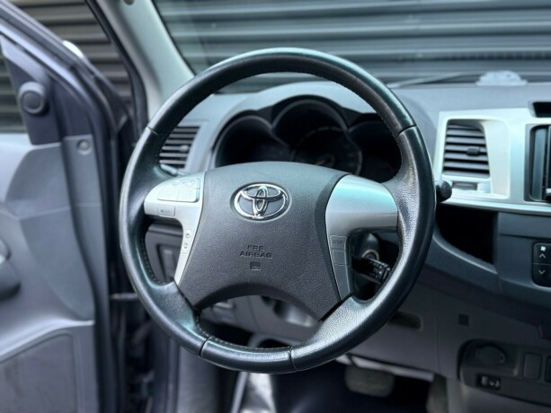 toyota-hilux-diesel-2011-big-13