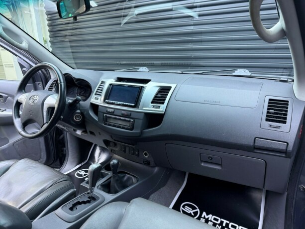 toyota-hilux-diesel-2011-big-12