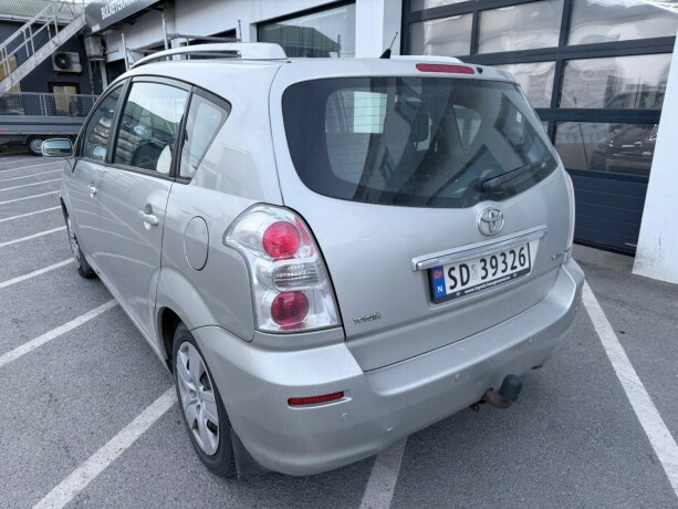 toyota-corolla-verso-bensin-2007-big-8