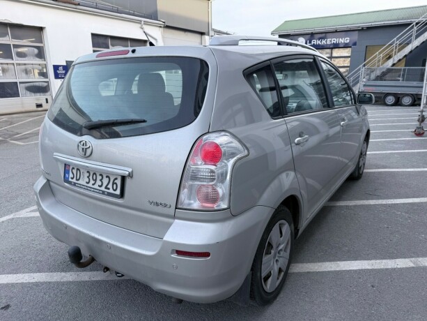 toyota-corolla-verso-bensin-2007-big-6
