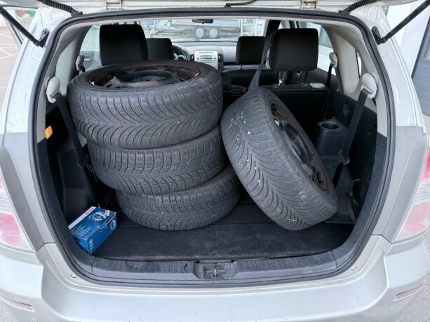 toyota-corolla-verso-bensin-2007-big-16