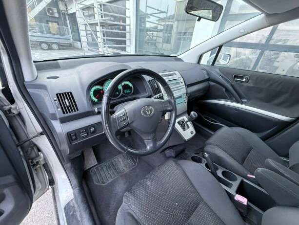 toyota-corolla-verso-bensin-2007-big-12