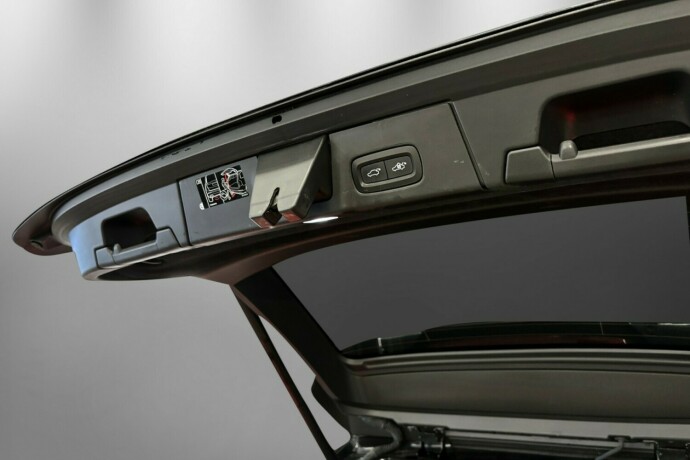 volvo-v90-plug-in-petrol-2020-big-11