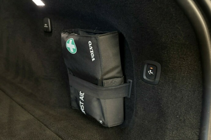 volvo-v90-plug-in-petrol-2020-big-38